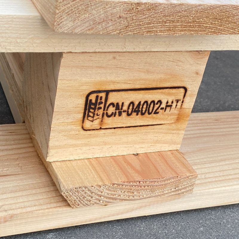 Euro-paletten van hout met twee gezichten