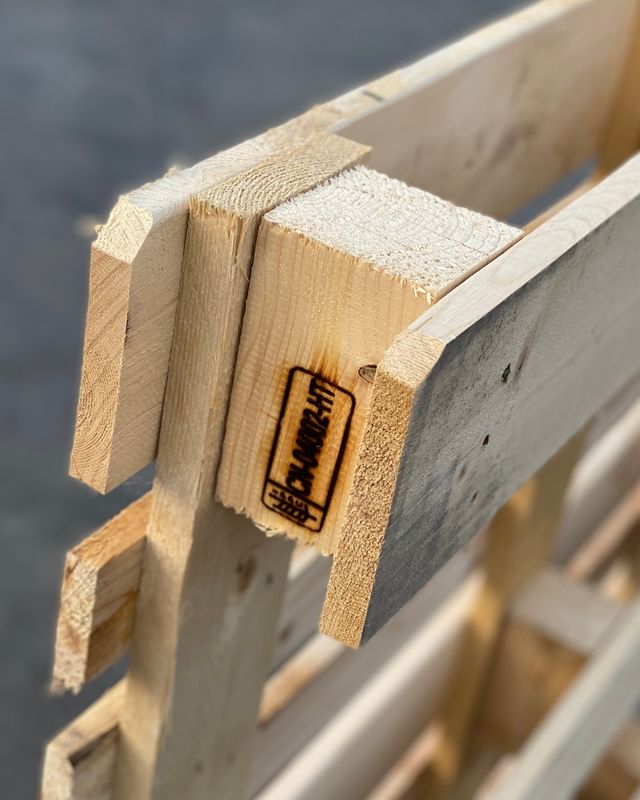 Zware pallets, warmtebehandeld, economisch, met vier kanten, palletversterkt, duurzaam magazijn